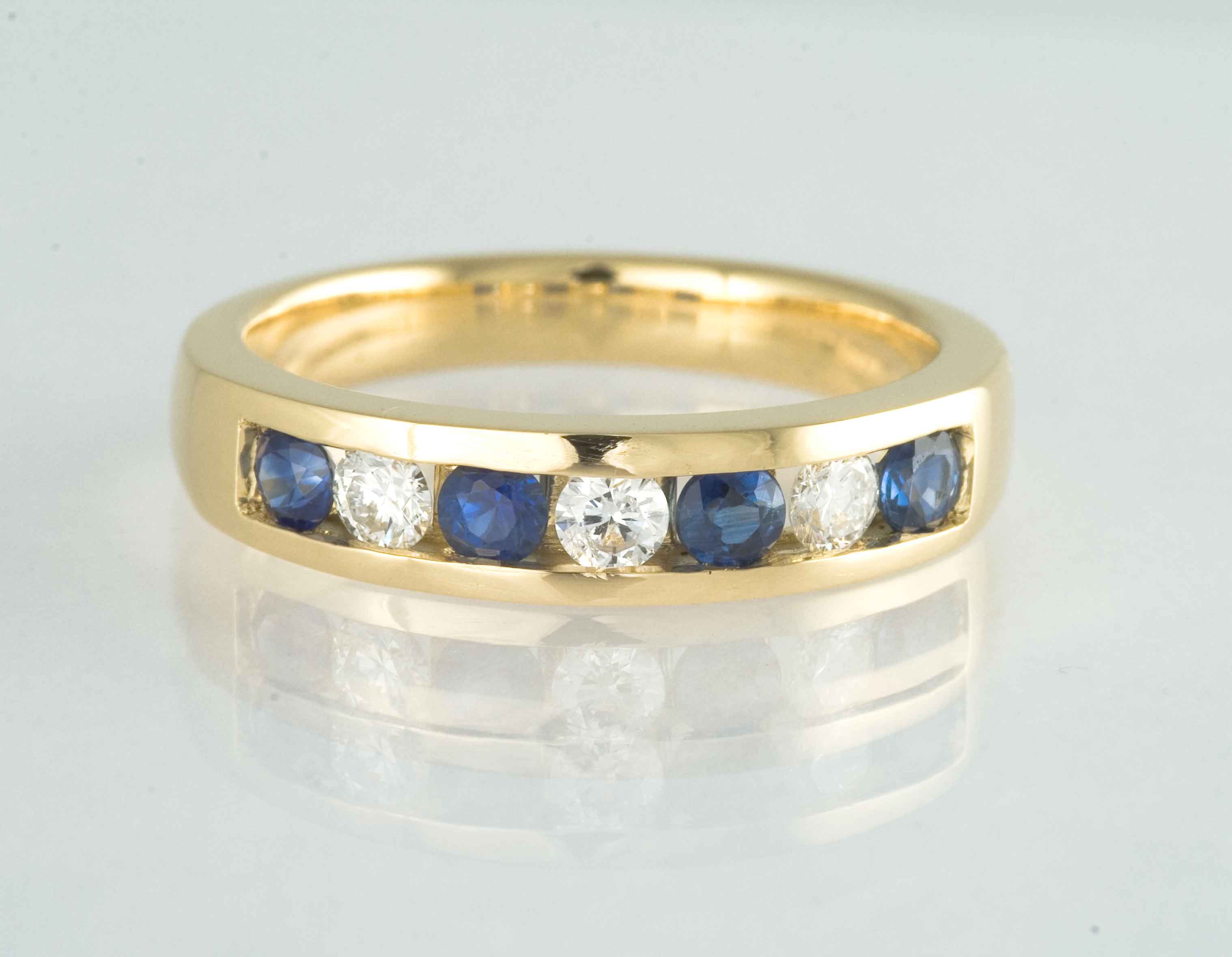 Sapphire and diamond ring 18 carat yellow gold
